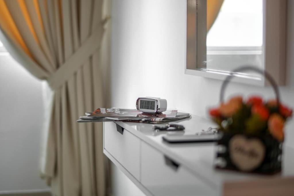 Best 2 Bedroom Apartment Beach Front Abu Dhabi Bagian luar foto