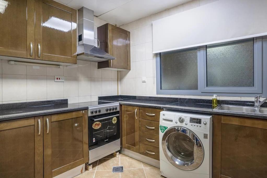Best 2 Bedroom Apartment Beach Front Abu Dhabi Bagian luar foto